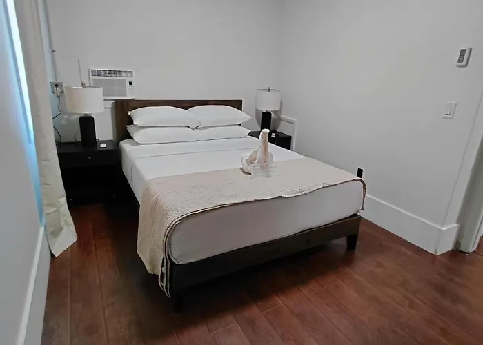 Apartment Arrowhead Wy - 2 Bedroom *